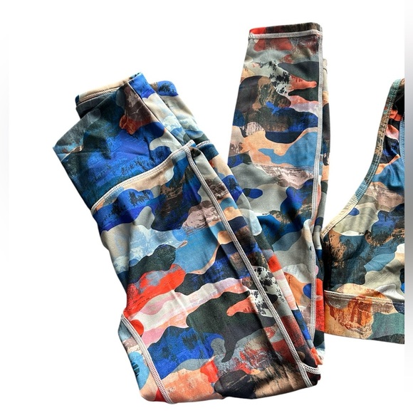 Fabletics Sports On the Go, jog bra and pants, top M, pants S, great condition - Picture 10 of 11